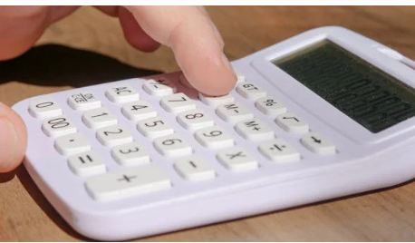 在香港,雖然大多數公司都需要進行審計,但也有一些特定情況下,公司可能不需要進行審計。以下是不需要進行香港公司審計的幾種情況,以及相關的參考信息: 新成立的公司首18個月內: 新注冊的香港公司在其成立后的首18個月內,不需要立即進行審計。但稅務局通常會在公司成立后的第18個月時發放稅表,公司需要在收到稅表后的3個月內完成審計報稅。 無運營的公司: 如果香港公司在注冊成功后沒有開展實際業務,即沒有購買任何香港的物業、沒有任何銀行月結單的記錄、沒有經營任何業務,那么該公司可以進行稅務零申報,不需要進行審計。但需要注意的是,如果公司后期開始正式經營,之前年度需要做無運營審計,而有進行正常經營的年度則需要做實際做賬審計。 休眠公司: 如果香港公司已經停止運營,并且不打算再運營,那么公司可以向注冊處申請公司休止,每年只需要進行年審即可,不需要進行審計。另外,公司也可以選擇注銷或轉讓。 特殊行業或公司類型: 雖然大多數香港公司都需要進行審計,但也有一些特殊行業或公司類型可能有例外。具體是否需要審計,還需要根據香港《公司條例》和《稅務條例》的相關規定進行判斷。 總結來說,香港公司審計是大多數公司都需要進行的法定程序,但也有一些特定情況下,公司可能不需要進行審計。對于是否需要審計,公司應參考香港的相關法律法規,并結合公司的實際情況進行判斷。如果公司需要進行審計,應選擇具有專業資質和經驗的審計機構進行審計,以確保審計工作的質量和效果。 在香港,雖然大多數公司都需要進行審計,但也有一些特定情況下,公司可能不需要進行審計。以下是不需要進行香港公司審計的幾種情況,以及相關的參考信息: 新成立的公司首18個月內: 新注冊的香港公司在其成立后的首18個月內,不需要立即進行審計。但稅務局通常會在公司成立后的第18個月時發放稅表,公司需要在收到稅表后的3個月內完成審計報稅。 無運營的公司: 如果香港公司在注冊成功后沒有開展實際業務,即沒有購買任何香港的物業、沒有任何銀行月結單的記錄、沒有經營任何業務,那么該公司可以進行稅務零申報,不需要進行審計。但需要注意的是,如果公司后期開始正式經營,之前年度需要做無運營審計,而有進行正常經營的年度則需要做實際做賬審計。 休眠公司: 如果香港公司已經停止運營,并且不打算再運營,那么公司可以向注冊處申請公司休止,每年只需要進行年審即可,不需要進行審計。另外,公司也可以選擇注銷或轉讓。 特殊行業或公司類型: 雖然大多數香港公司都需要進行審計,但也有一些特殊行業或公司類型可能有例外。具體是否需要審計,還需要根據香港《公司條例》和《稅務條例》的相關規定進行判斷。 總結來說,香港公司審計是大多數公司都需要進行的法定程序,但也有一些特定情況下,公司可能不需要進行審計。對于是否需要審計,公司應參考香港的相關法律法規,并結合公司的實際情況進行判斷。如果公司需要進行審計,應選擇具有專業資質和經驗的審計機構進行審計,以確保審計工作的質量和效果。